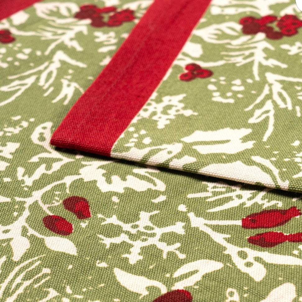 Baies de Houx Red & Green 16 x 60" Table Runner