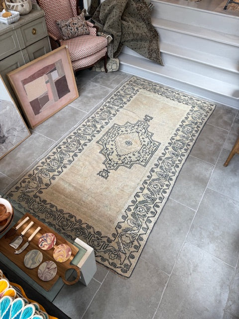 Vintage Cream / Blue Oushak Rug