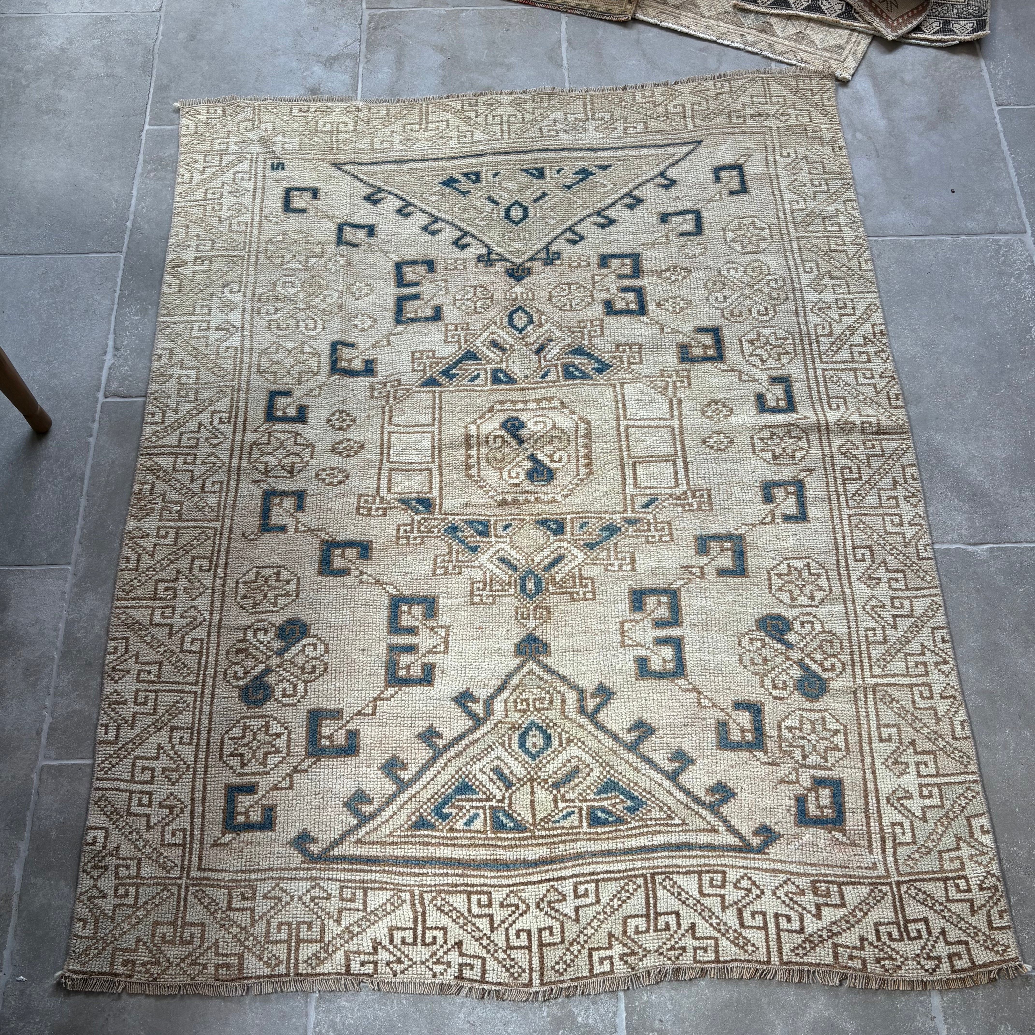 Vintage Cream / Beige / Blue  Oushak Rug